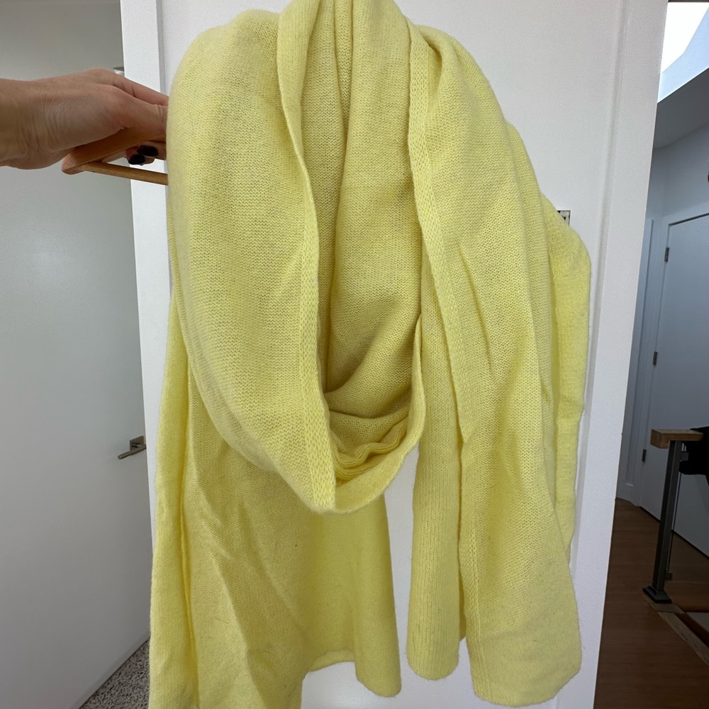White and Warren Travel Wrap Soft Yellow
